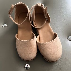 Toddler girl old navy tan dress shoes or sandals
